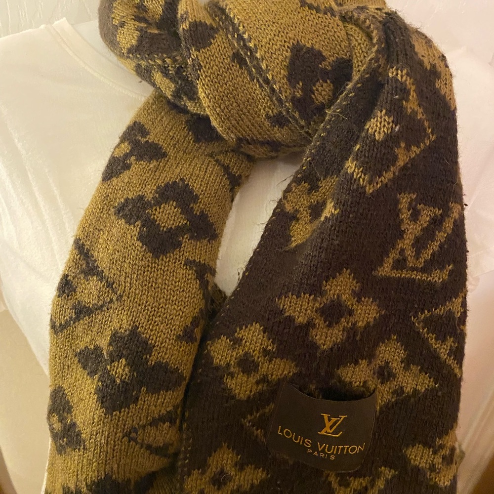 Louis Vuitton Brown and Gold Knit Accessory